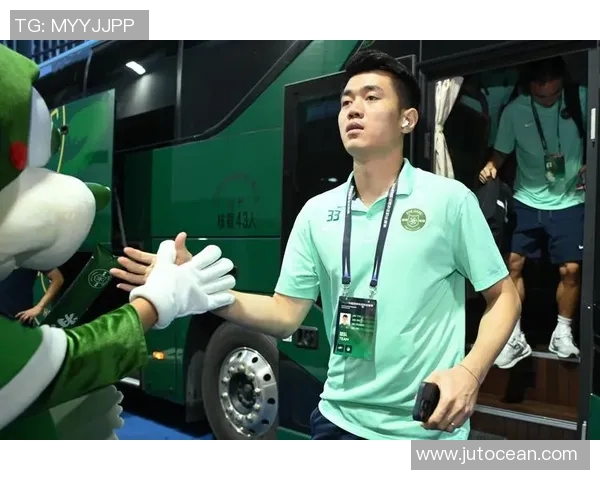 赵博足球明星的成长之路与职业生涯的辉煌成就分析