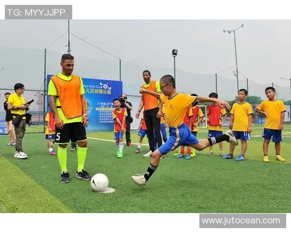 足球明星与中国好友的友谊故事揭示文化交流与体育精神的深厚联系