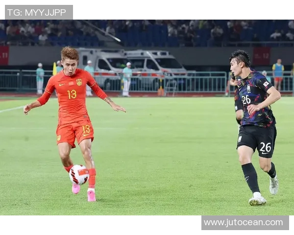 足球明星个人照片欣赏与解析展现他们的风采与魅力