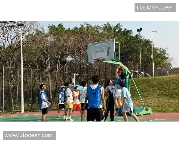 篮球巨星背影瞬间展现风采与个性魅力的独特视角